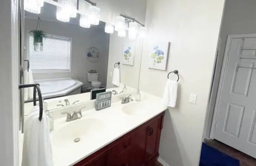 Canyon Lake Cottage | Quiet, close to lake, Whitewater & Horseshoe- up to 10/Family & Pet Friendly