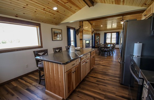 Olney House | Quiet Country 3 Bedroom Escape in Jonesburg MO