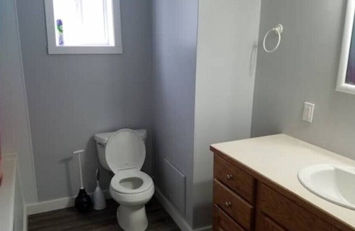 Vernon House | Quiet country-living, minutes from Downtown