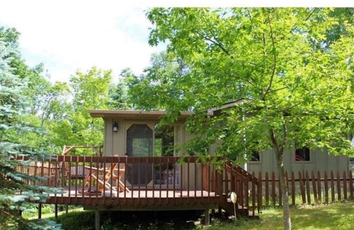 Remer House | Quiet, cozy, private lake cottage