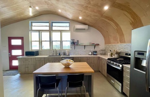 Canoncito House | Quiet Dog-Friendly Loft Living with Amazing Views