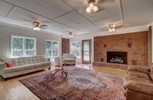 Woodland House | Quiet Farm Getaway - Mini-Callaway Gardens without Calloway Prices