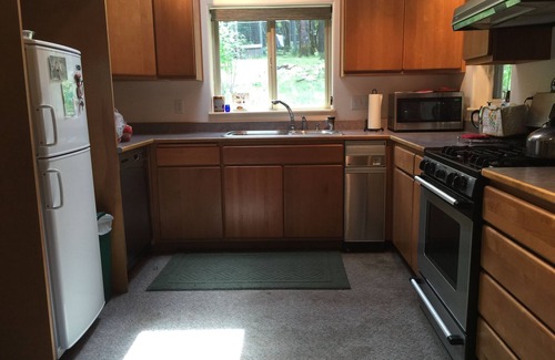 Medford Cottage | Quiet Forest Retreat near Towns. Longer stay discounts welcome. Dog Friendly.