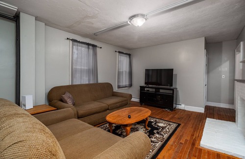 Leominster Apartment | Quiet Furnished 2BR Unit in North Leominster!