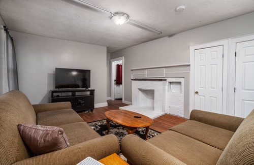 Leominster Apartment | Quiet Furnished 2BR Unit in North Leominster!