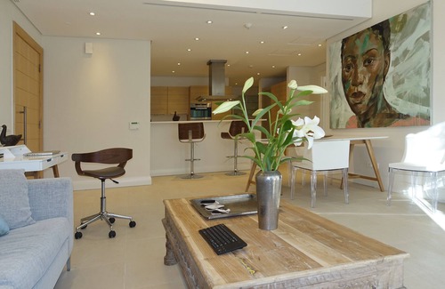 Victoria and Alfred Waterfront Apartment | Quiet GF apartment at the water, V&A waterfront, overlooking Table Mountain, free WiFi