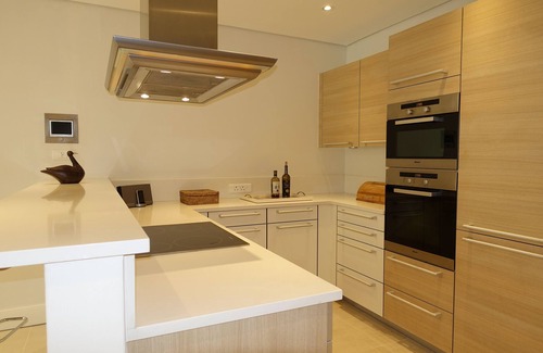 Victoria and Alfred Waterfront Apartment | Quiet GF apartment at the water, V&A waterfront, overlooking Table Mountain, free WiFi