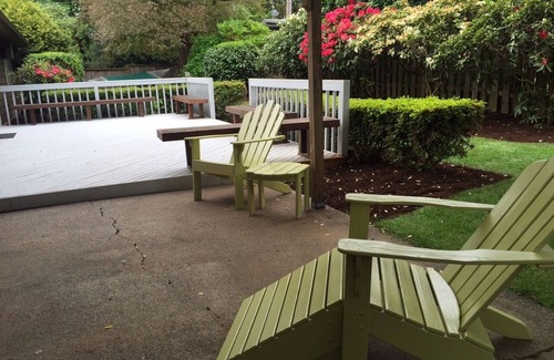 Wilkes House | Quiet Home, One Block to Glendoveer Golf Course, 10 minutes to Airport