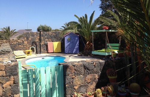 La Oliva House | Quiet house in Lajares with swimming pool facing nature