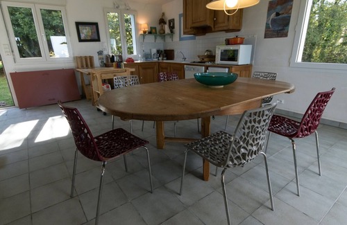 Locmaria House | Quiet house near the beach, pets allowed, no wifi or TV