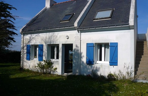 Locmaria House | Quiet house near the beach, pets allowed, no wifi or TV