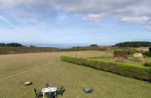 Locmaria House | Quiet house near the beach, pets allowed, no wifi or TV
