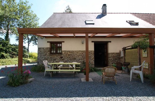 Bourgvallees Cottage | Quiet house with fireplace in Vire Valley, near Saint Lô