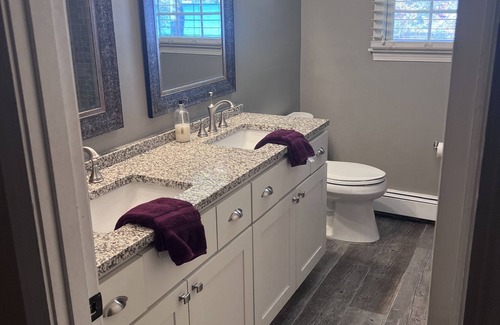 Coventry House | Quiet Lake Front Retreat