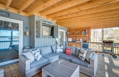 Eatonton House | Quiet Lakefront Eatonton House with Boat Dock!