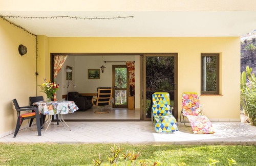 Santa Ursula Apartment | quiet location, 2 terraces, 2 gardens, with pool, barbecue area and parking