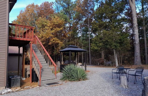 Almo Apartment | Quiet Loft Apartment 1 Mile from Kentucky Lake. A great fisherman's retreat.