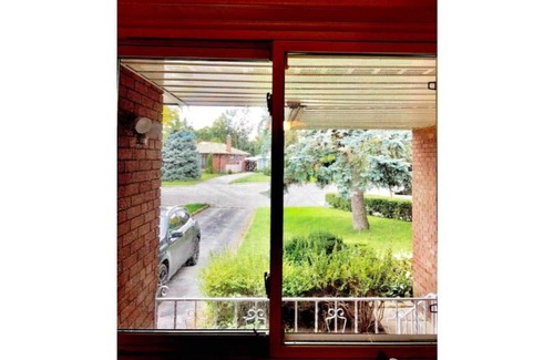 Willowdale House | Quiet Lovely 3 Bedroom House with Amazing Backyard