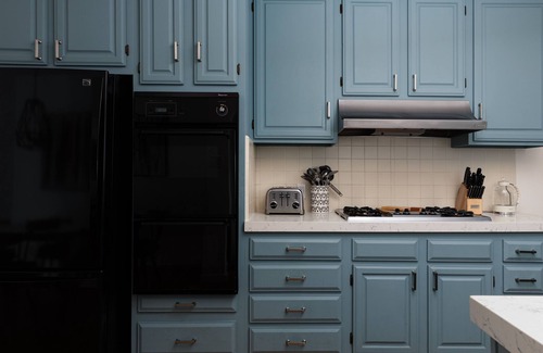 Hollywood Hills House | Quiet Luxury: LA Hideaway + Private Path To The Iconic Hollywood Bowl w Pool/Spa