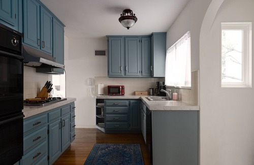 Hollywood Hills House | Quiet Luxury: LA Hideaway + Private Path To The Iconic Hollywood Bowl w Pool/Spa