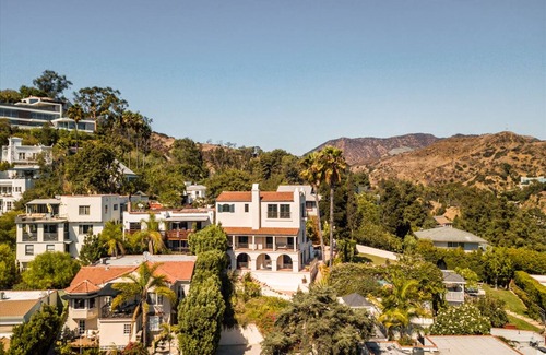 Hollywood Hills House | Quiet Luxury: LA Hideaway + Private Path To The Iconic Hollywood Bowl w Pool/Spa