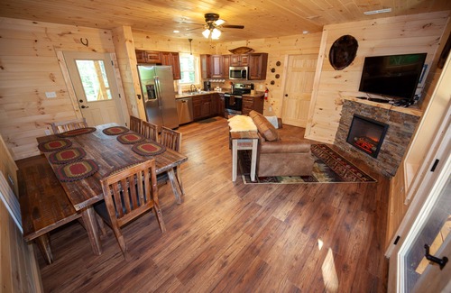 Gatlinburg - Pigeon Forge Cabin | Quiet Mountain Top Cabin- Private, Top Location, VIEWS!