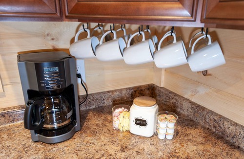 Gatlinburg - Pigeon Forge Cabin | Quiet Mountain Top Cabin- Private, Top Location, VIEWS!