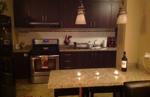 La Mariscal Apartment | Quiet Oasis with Mountain views, near great restaurants, coffee shops nightlife.