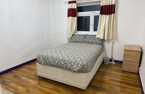 Havering House | Quiet & peaceful holiday home