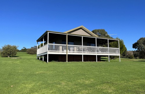 North Narooma Cabin | Quiet, peaceful property cabin with water views.