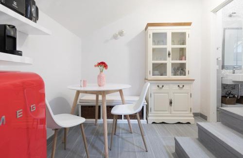 Rione XIV Borgo Apartment | Quiet pied a terre with terrace in Borgo Pio
