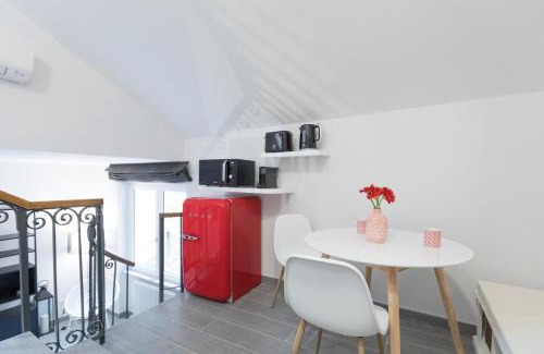 Rione XIV Borgo Apartment | Quiet pied a terre with terrace in Borgo Pio