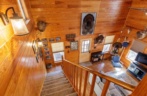 Quitman Cabin | Quiet, Private Lodge with Loft, 2 Beds & Fireplace