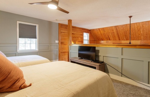 Quitman Cabin | Quiet, Private Lodge with Loft, 2 Beds & Fireplace