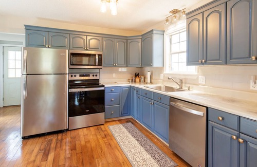 Quitman Cabin | Quiet, Private Lodge with Loft, 2 Beds & Fireplace