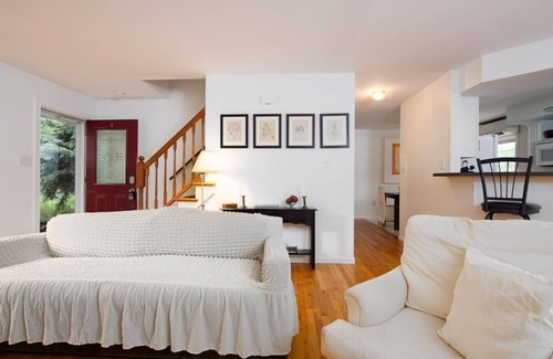 Skaneateles House | Quiet retreat near Village