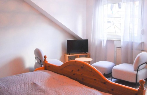 Trarbach Bed & Breakfast | Quiet room with priv. Bathroom w. Spring water - Guest house on the