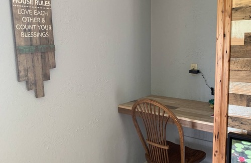 Sparta House | Quiet Rural 3 BR Home - Fully furnished, Utilities Included