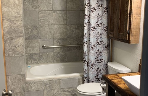 Sparta House | Quiet Rural 3 BR Home - Fully furnished, Utilities Included