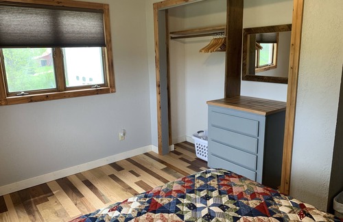 Sparta House | Quiet Rural 3 BR Home - Fully furnished, Utilities Included