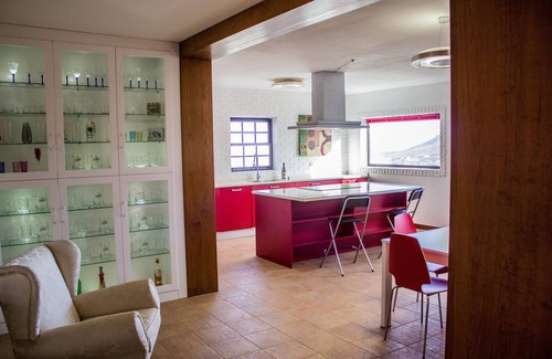 Tetir Cottage | Quiet Rural House Ten Minutes From The Beach