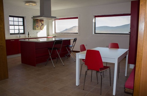 Tetir Cottage | Quiet Rural House Ten Minutes From The Beach