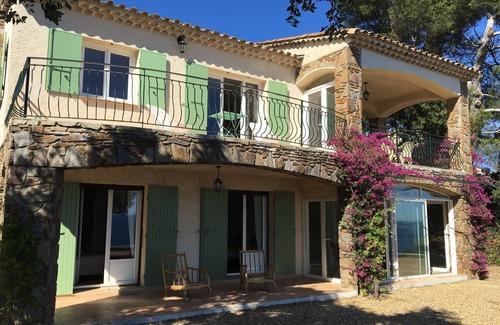 La Croix-Valmer Apartment | Quiet seaside villa. Beach 300 meters away. Exceptional view of the islands