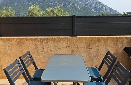 Le Revest-les-Eaux House | Quiet, small house in the hills above Toulon, close to all amenities.