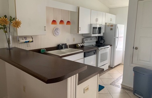 Northwest Pensacola House | Quiet Spacious N.PCola home. Fenced BYard. Private Parking Pet Friendly Sleeps 5