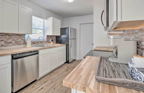 Spring Hill House | Quiet Spring Hill House w/ Big Yard & Grill!