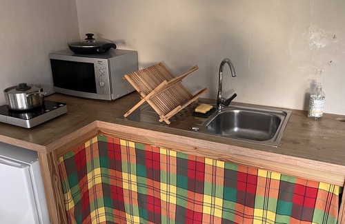 Cul de Sac Apartment | Quiet studio with private pool and garden