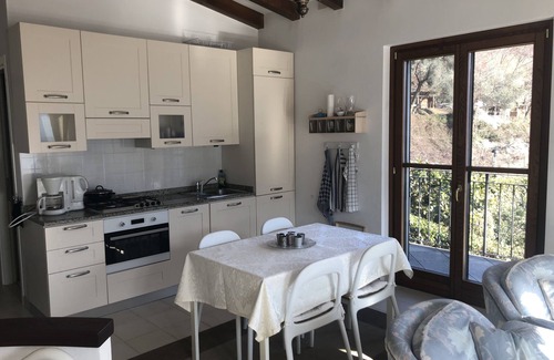 Cima House | Quiet sunny apartment with great panoramic terrace.