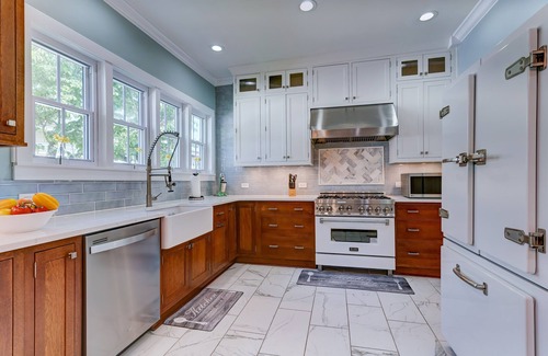 Ellijay House | Quiet upscale Bungalow 1 block to downtown square, restaurants, cafes, & shops.