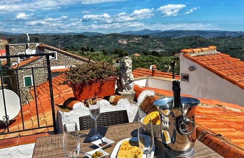 Costarainera House | Quiet vacation home, sun terrace, sea view, 3km to the beach (008024-LT-0073)